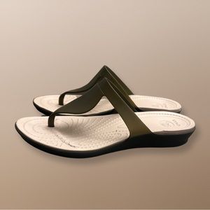 Women’s CROCS Rio thong sandal SIZE 5